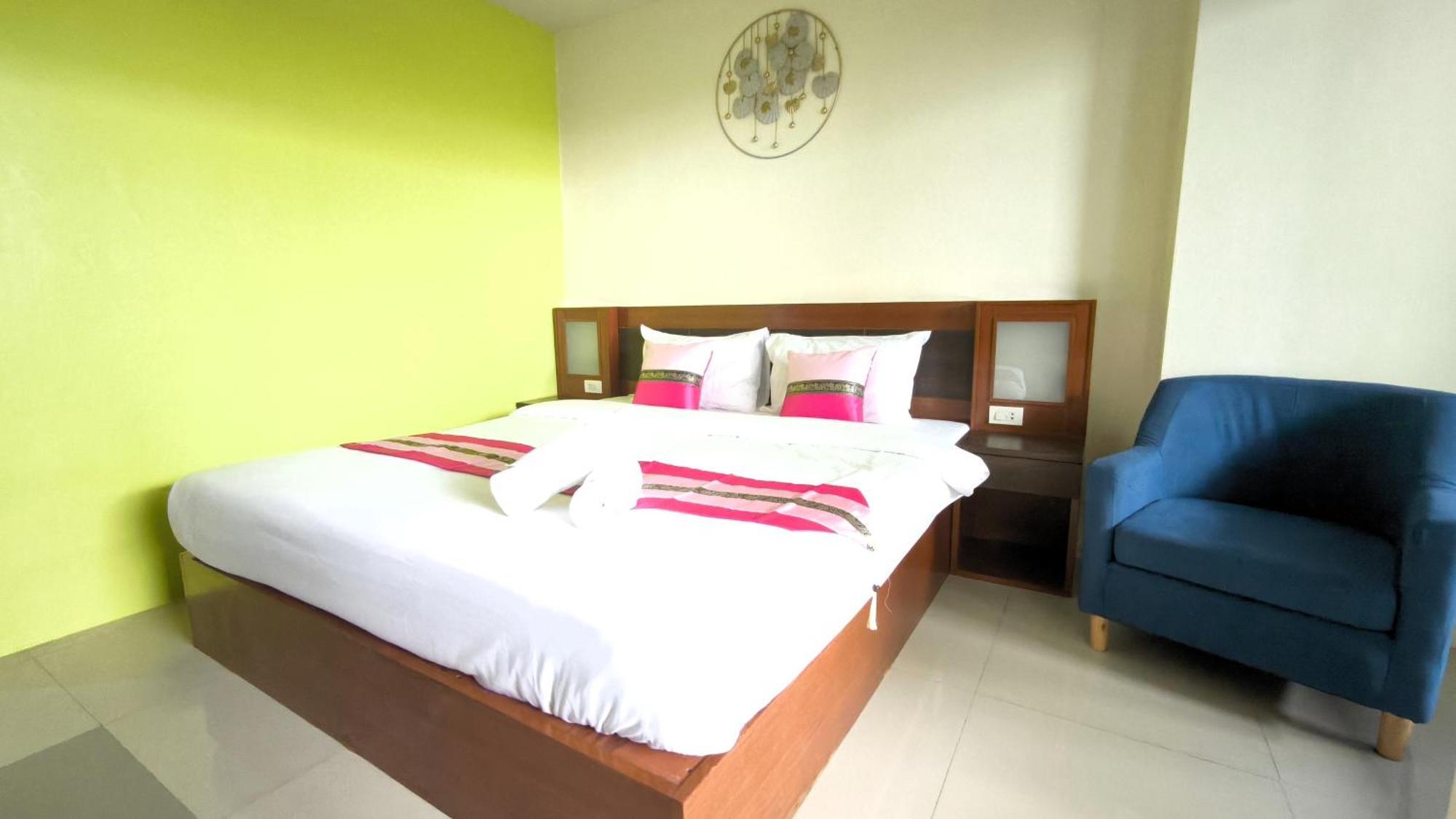 Lucky Buako Hotel Patong Exterior photo