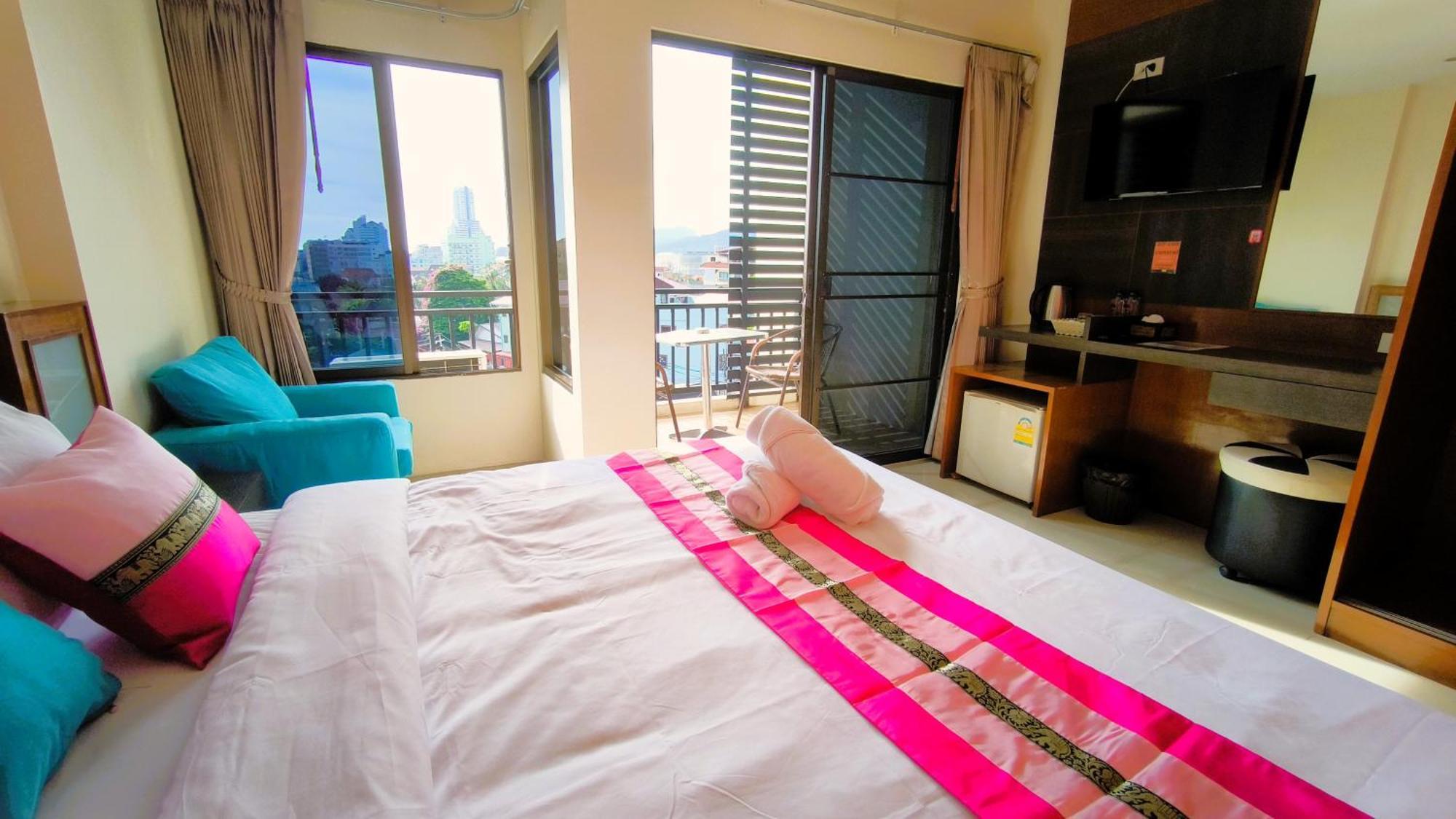 Lucky Buako Hotel Patong Exterior photo
