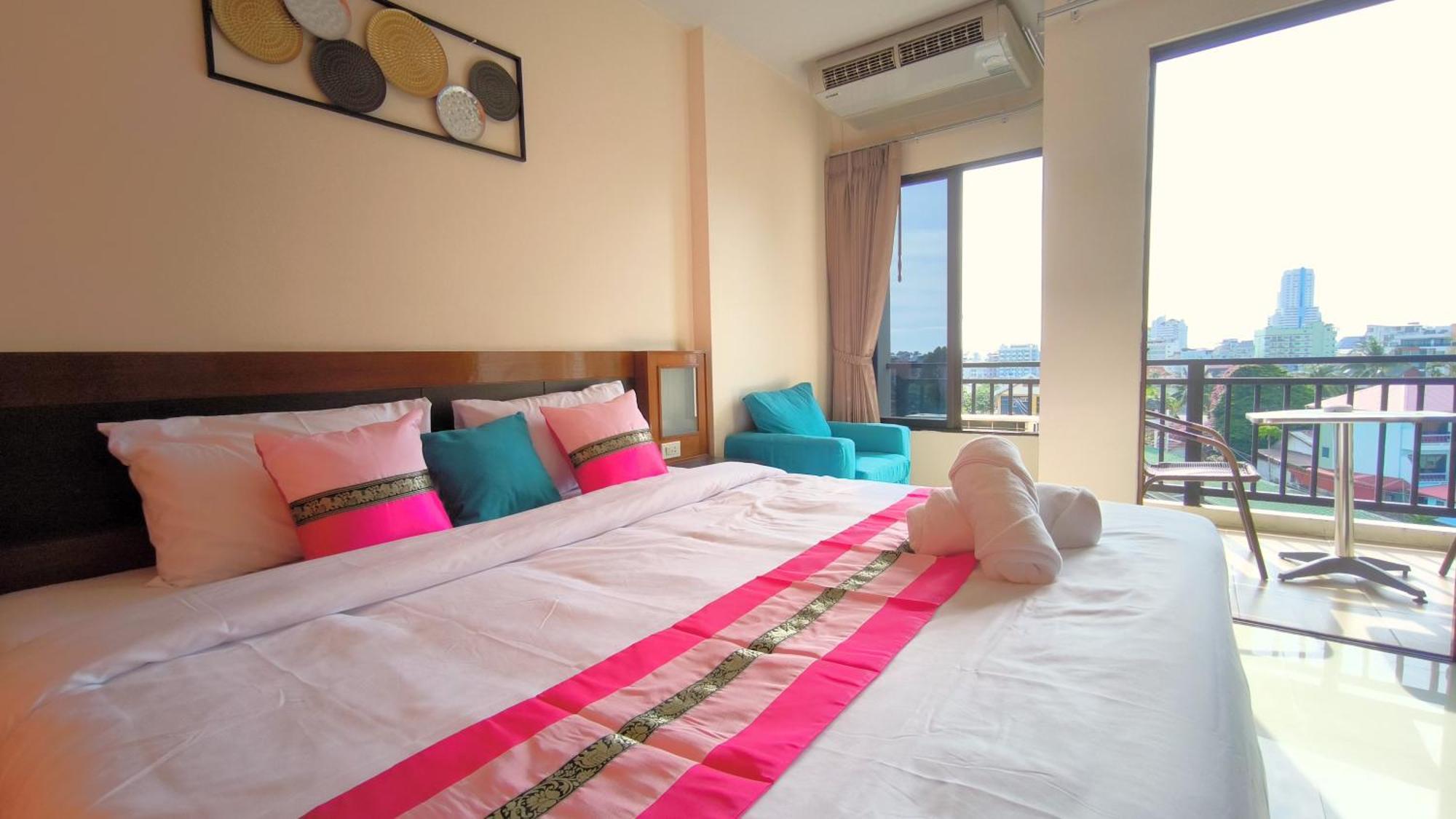 Lucky Buako Hotel Patong Exterior photo