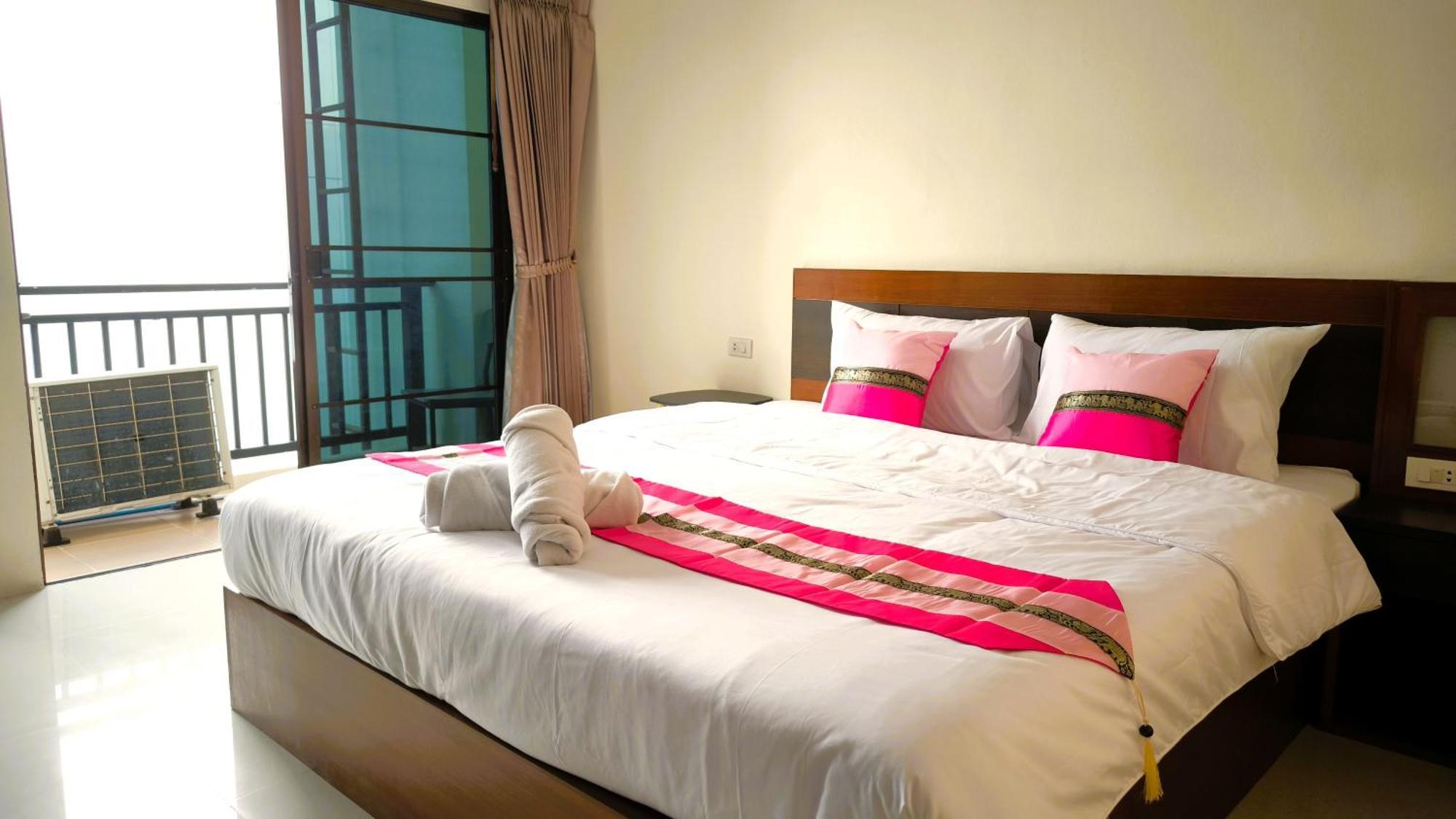 Lucky Buako Hotel Patong Exterior photo