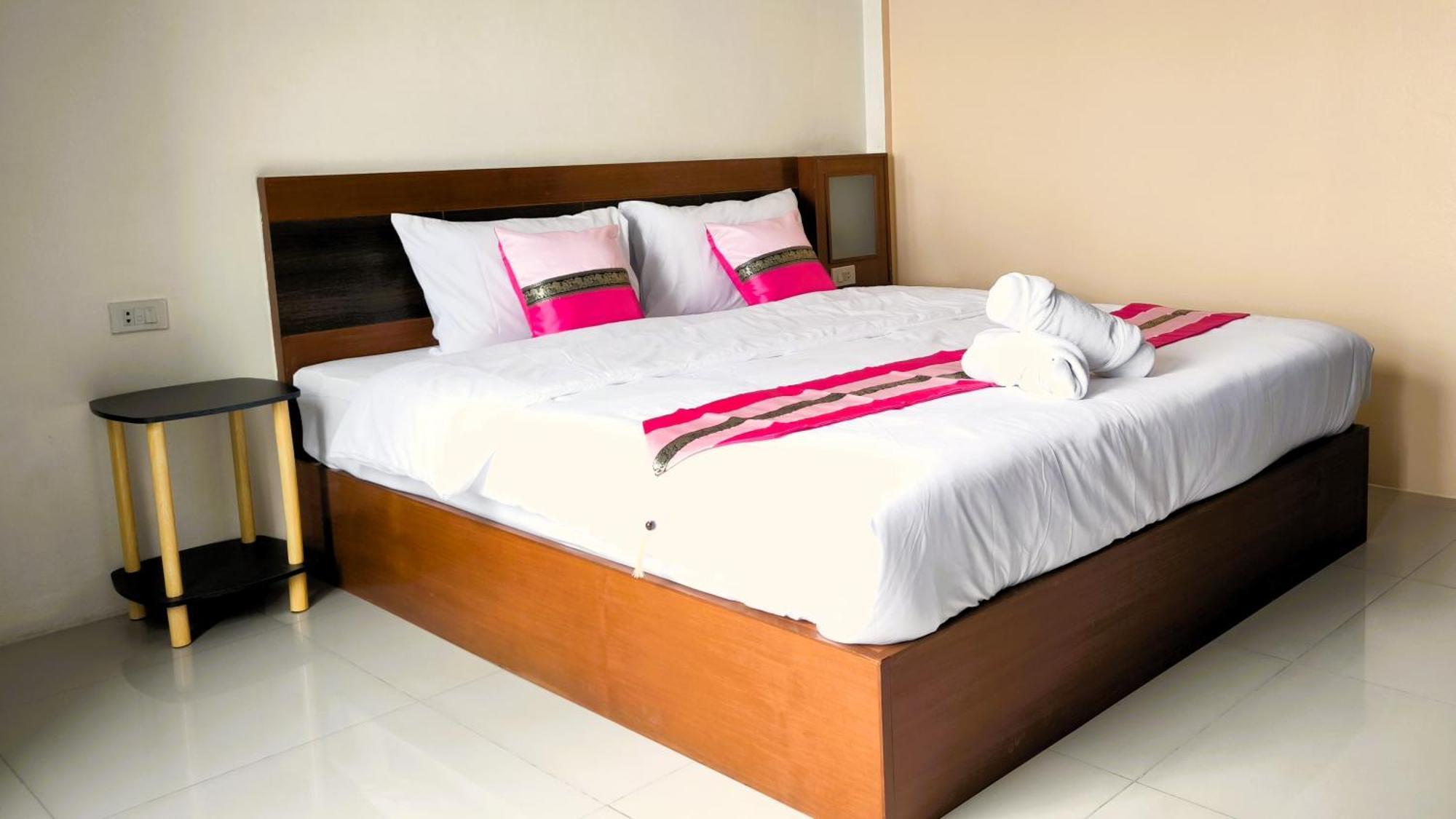 Lucky Buako Hotel Patong Exterior photo