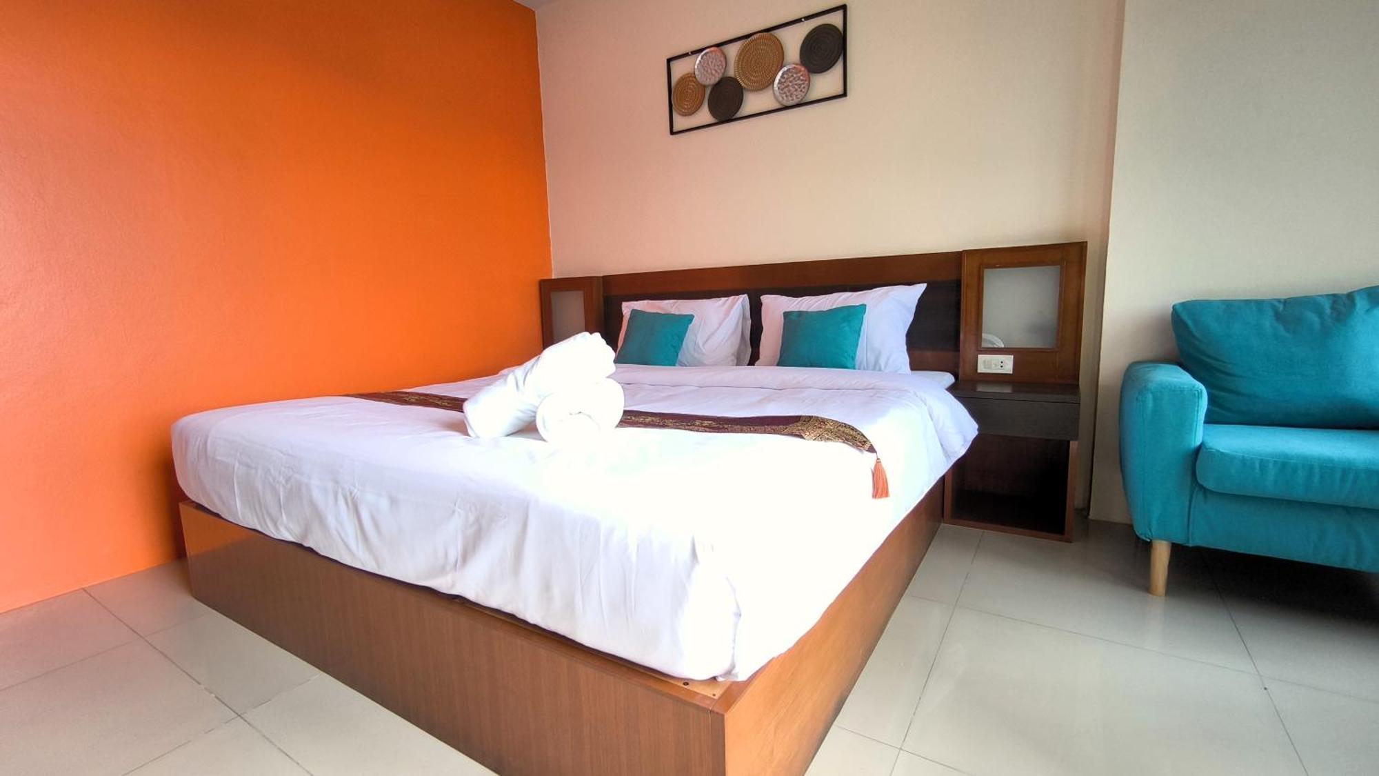 Lucky Buako Hotel Patong Exterior photo