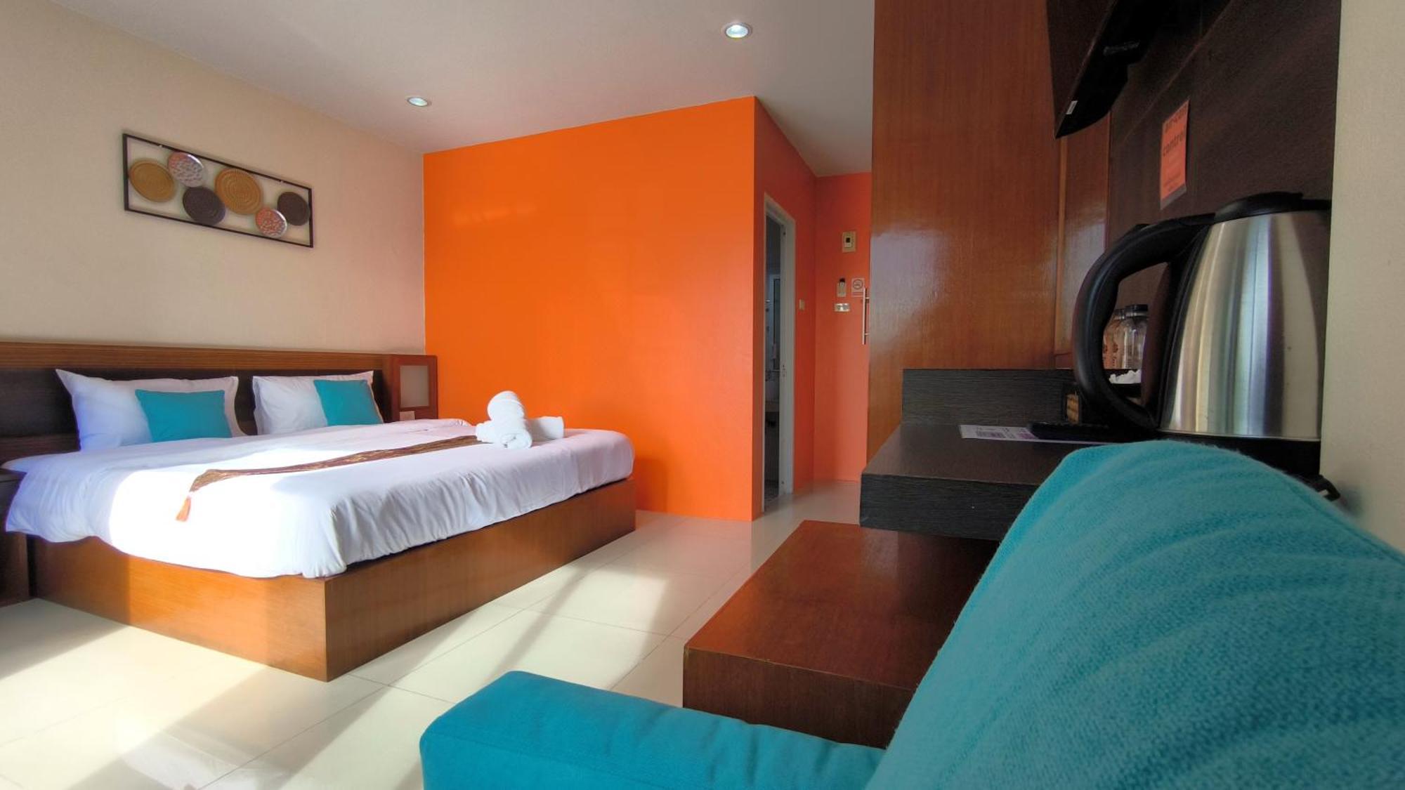 Lucky Buako Hotel Patong Exterior photo
