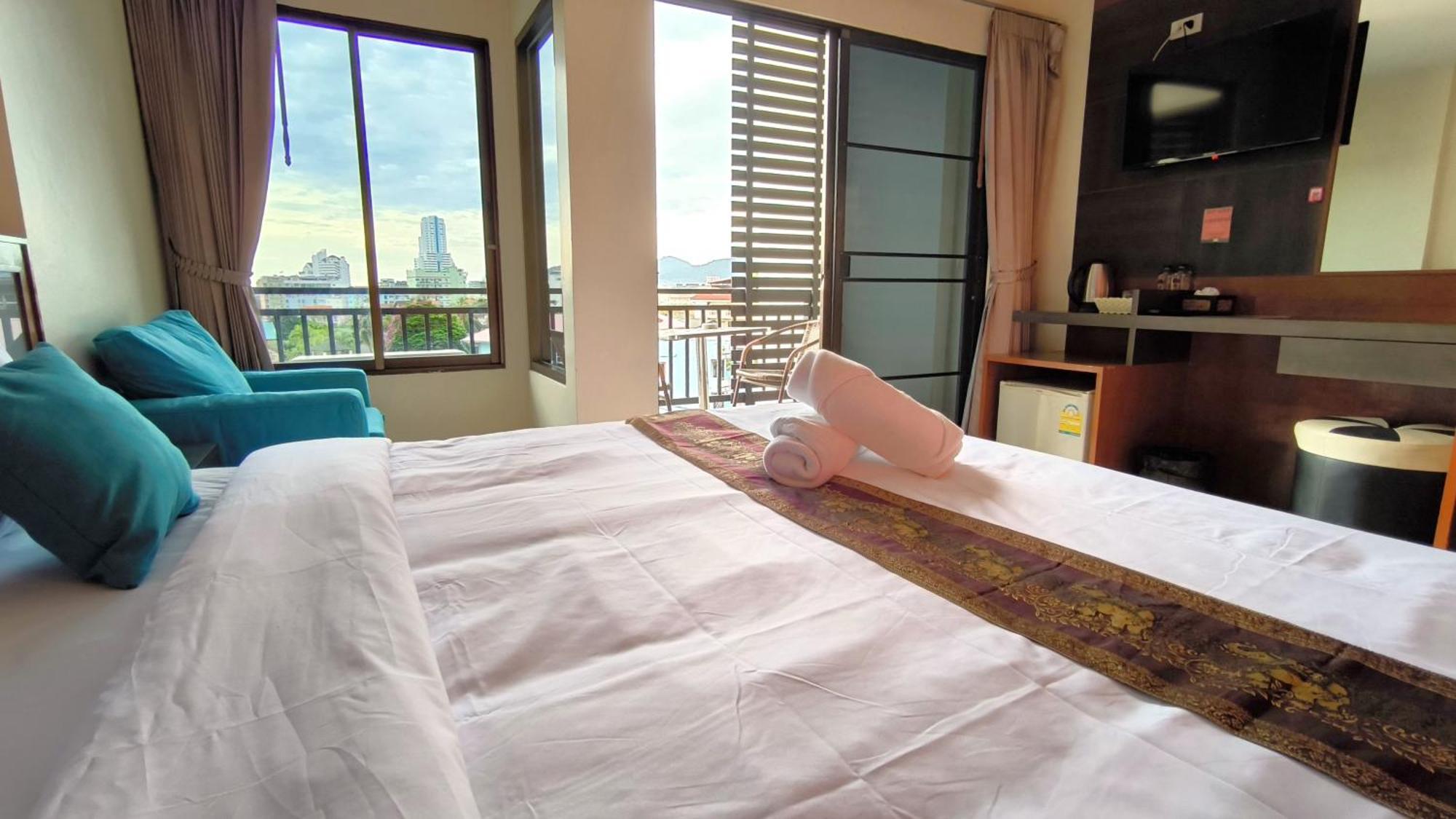 Lucky Buako Hotel Patong Exterior photo