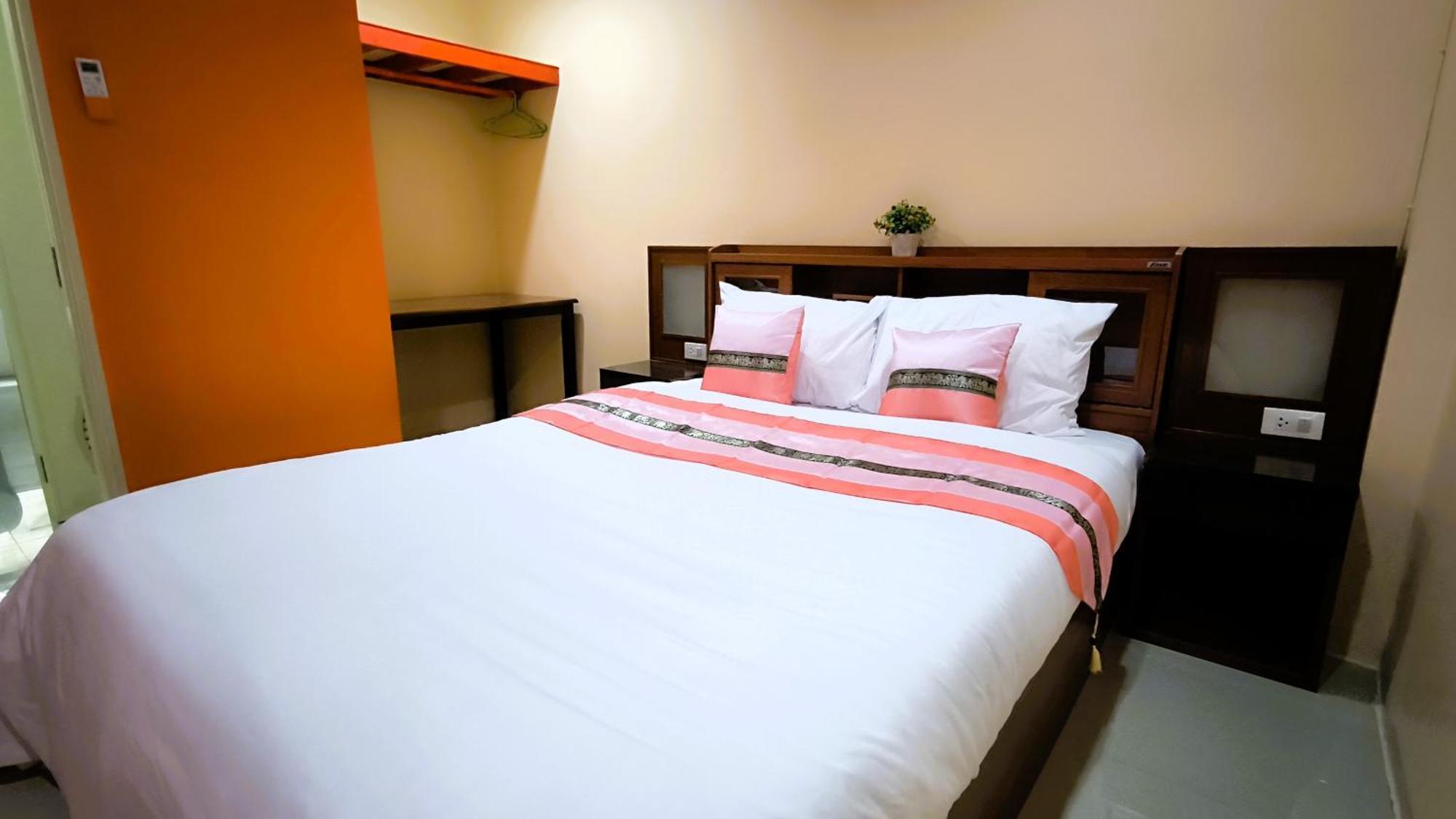 Lucky Buako Hotel Patong Exterior photo